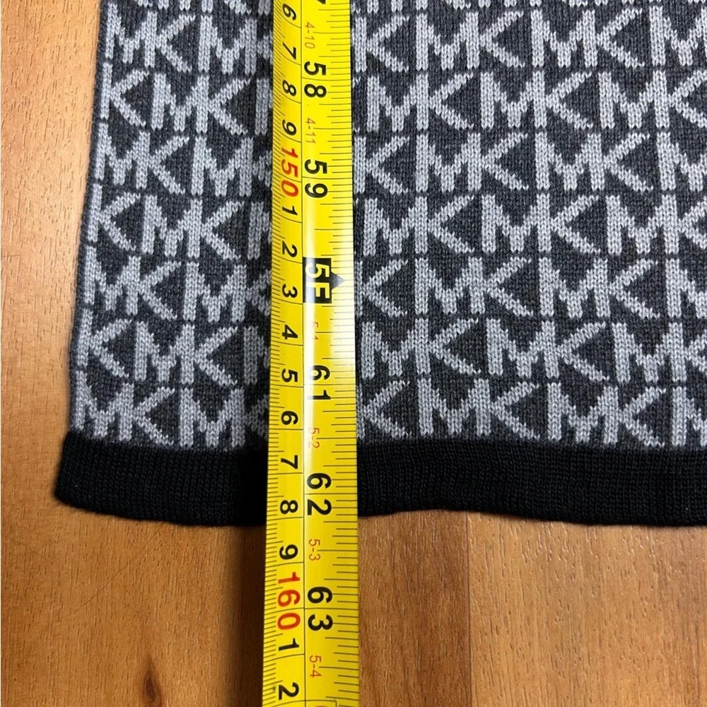 Michael‎ Women’s Kors Black and Gray Patterned Scarf Size OS